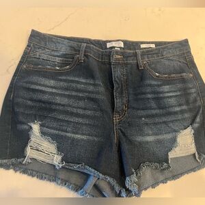 Sofia Vergara Jean shorts. Chi shorts size 14